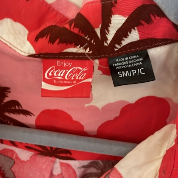3 for $25! Coca Cola Button Down Hawaiian‎ Shirt Pink and Red Palm Trees Mens SM - Picture 2 of 7